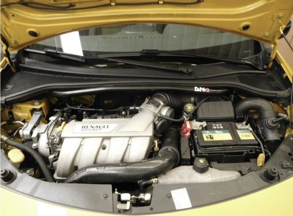 Barre anti-rapprochement supérieur avant DNA Racing PC0718 Renault Clio 3/4 RS – Image 3