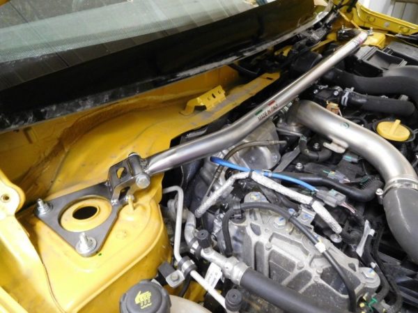 Barre anti-rapprochement supérieur avant DNA Racing PC0718 Renault Clio 3/4 RS – Image 5