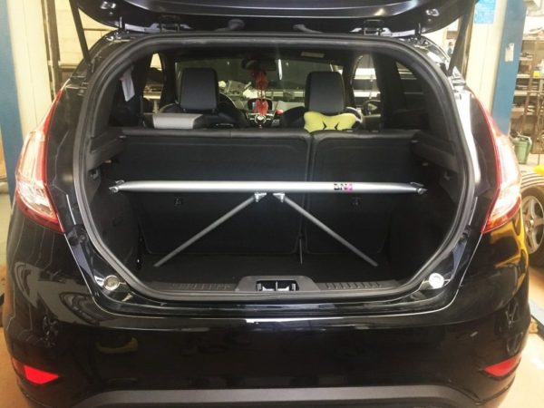 Barre anti-rapprochement arrière avec biellettes DNA Racing PC1023 pour Ford Fiesta ST MK7 – Image 4
