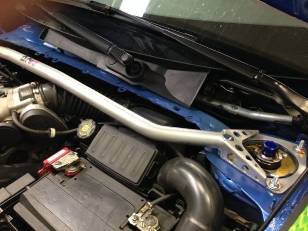 Barre anti-rapprochement supérieur avant DNA Racing PC0052 pour Renault Clio 3 RS – Image 6