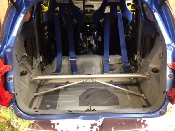 Barre anti-rapprochement arrière supérieur avec biellettes DNA Racing PC0060 Renault Clio 3/4 RS (Copie) – Image 4
