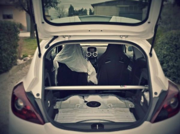 Barre anti rapprochement arrière supérieur DNA Racing PC0172 pour Opel Corsa D & E – Image 2