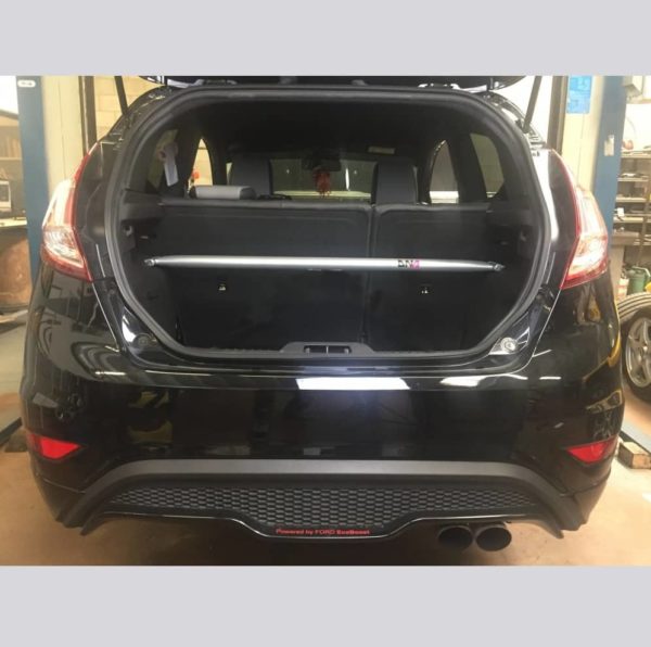 Barre anti-rapprochement arrière supérieur sans tirants DNA Racing PC1588 pour Ford Fiesta MK8 – Image 2